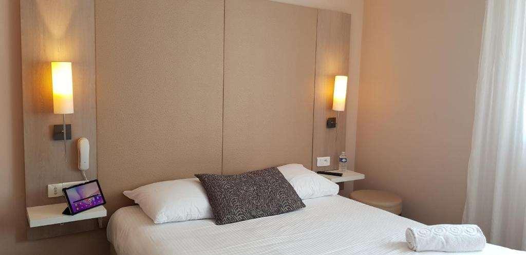 L'Hotel Bristol Caen Pokoj fotografie