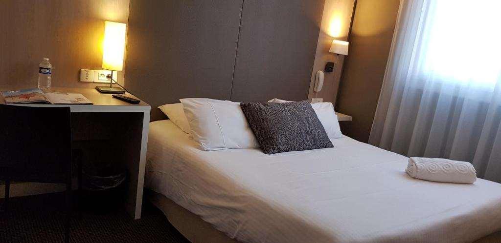 L'Hotel Bristol Caen Pokoj fotografie